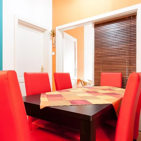 דירה Vibrant 3 Bedroom In The Pulsing Heart Of