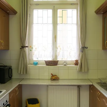 Vibrant 3 Bedroom In The Pulsing Heart Of * Budapest
