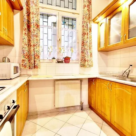 Vibrant 3 Bedroom In The Pulsing Heart Of *